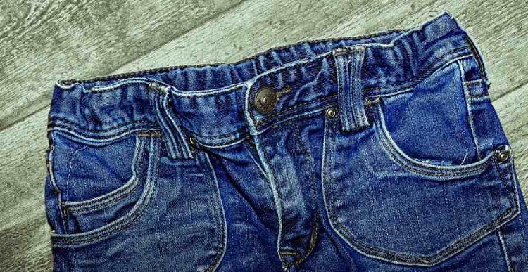 Celana jeans, Sumber : tokopedia.com