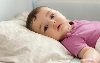 Sarung bantal nyaman penting untuk bayi. Sumber : istockphoto.com