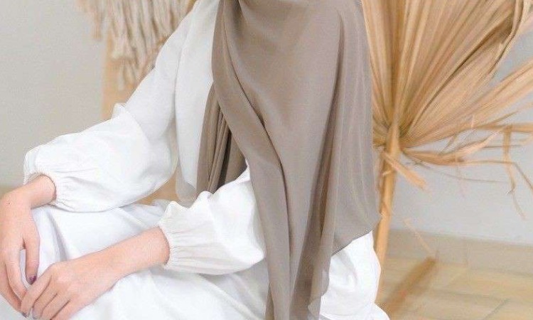 Hijab bahan ceruti, Sumber: blibli.com